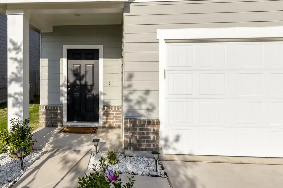 402 Gemsbok Rd, Hutto, TX 78634 - #2