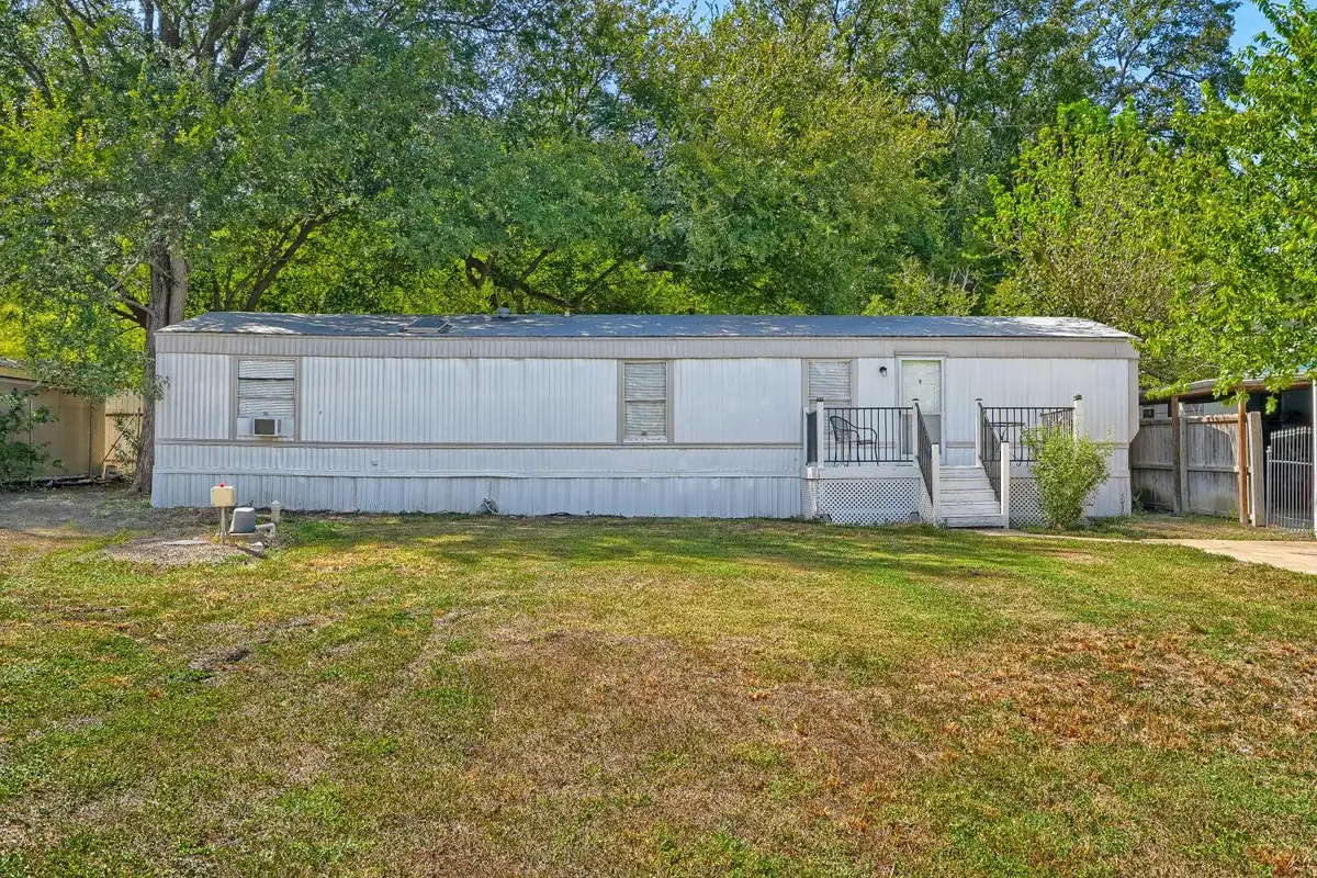 208 Circle Dr, Buda, TX 78610 - #1