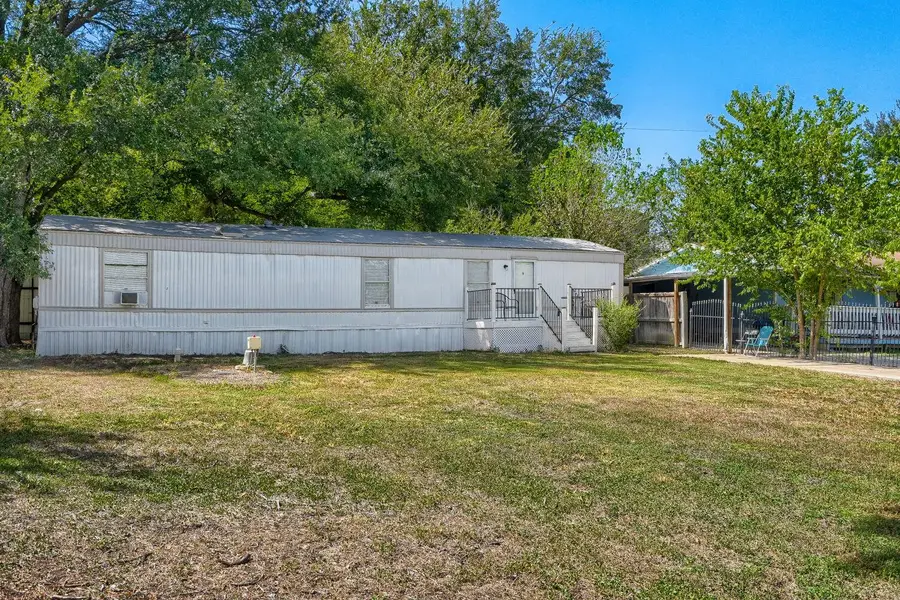 208 Circle Dr, Buda, TX 78610 - #2