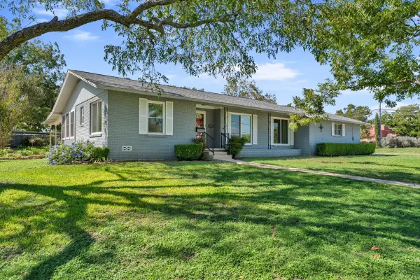 908 N Pierce St, Burnet, TX 78611