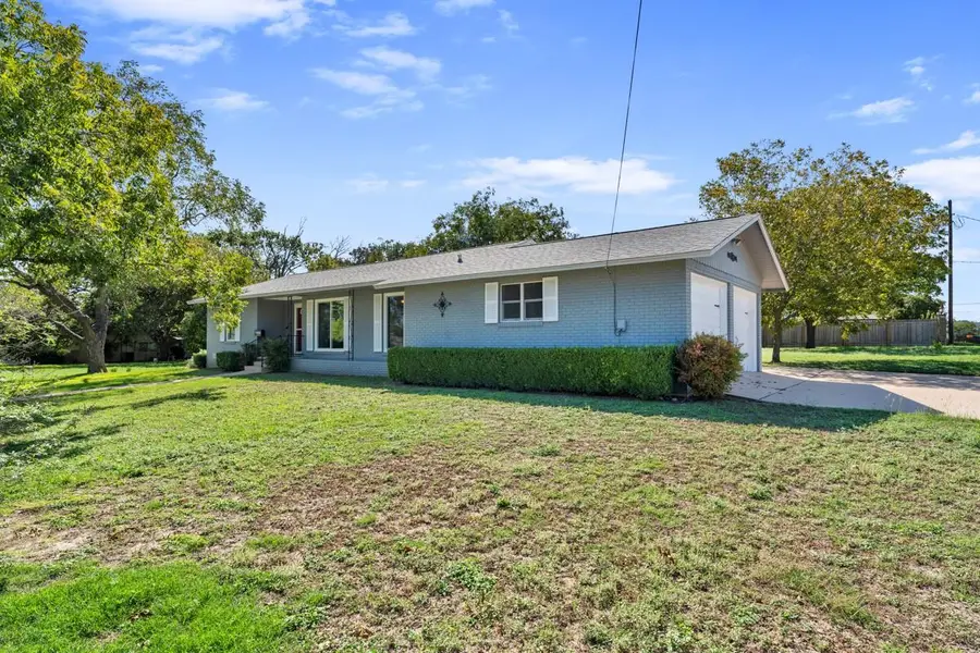 908 N Pierce St, Burnet, TX 78611 - #3