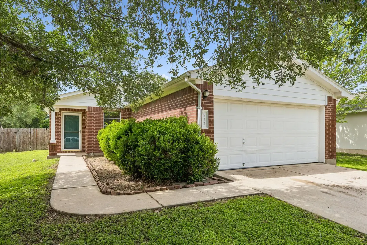 747 Blair Ave, Bastrop, TX 78602 - #1