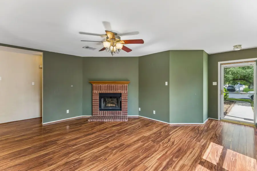 747 Blair Ave, Bastrop, TX 78602 - #2