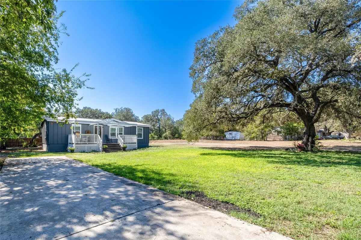 106 E Olive St, Lockhart, TX 78644 - Image #1