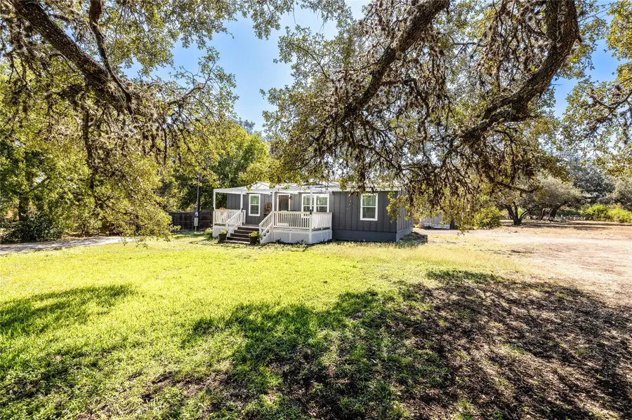 106 E Olive St, Lockhart, TX 78644 - Image #3