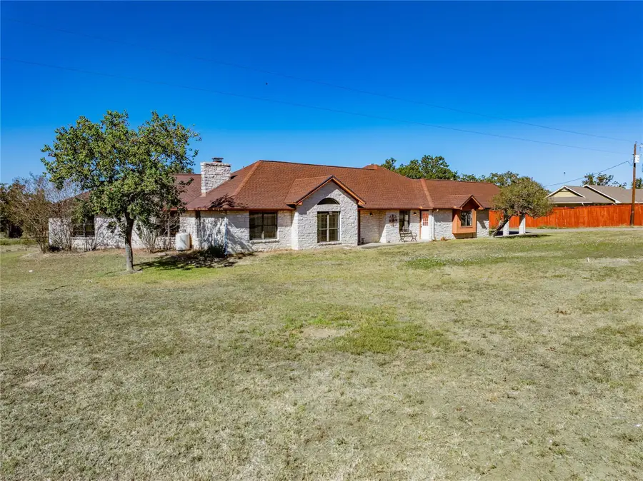 407 North Raymond Rd, La Grange, TX 78945 - Image #2