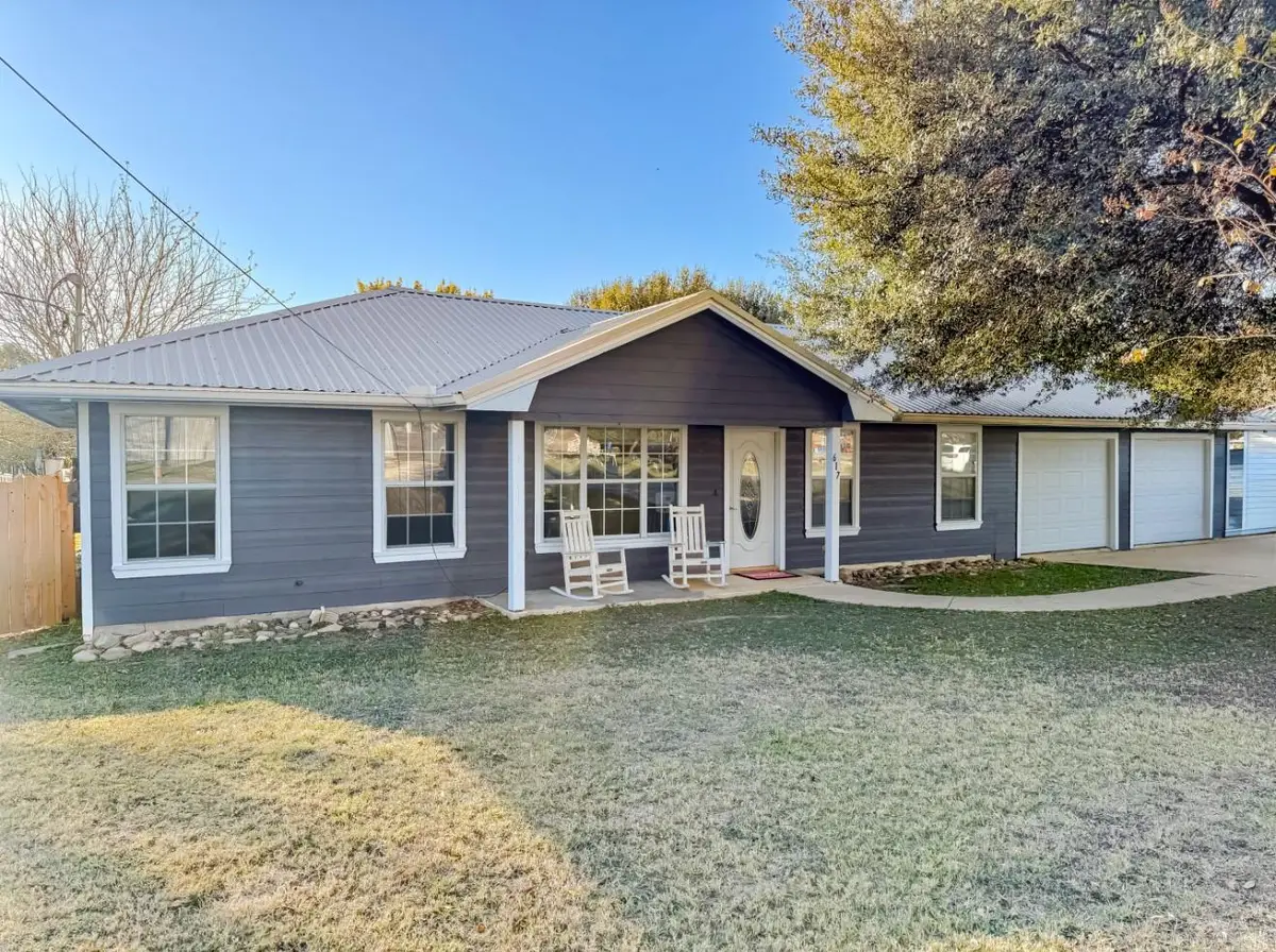 617 Caldwell St, Lexington, TX 78947 - Image #1