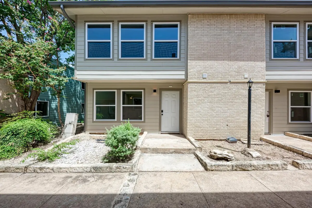 2124 Burton Dr #136, Austin, TX 78741 - #1