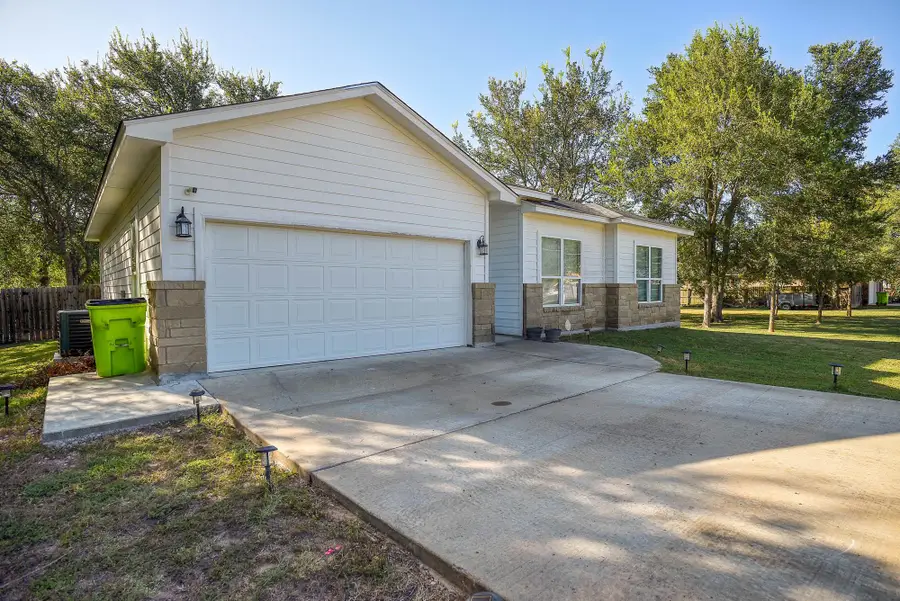 225 Waikakaaua Dr, Bastrop, TX 78602 - #2