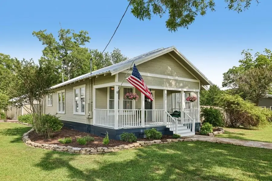 117 N Main St, Paige, TX 78659 - #2
