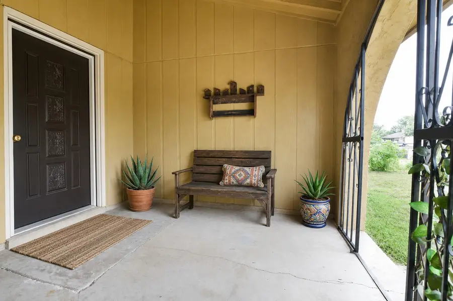 1011 S Brownleaf St, San Antonio, TX 78227 - #2