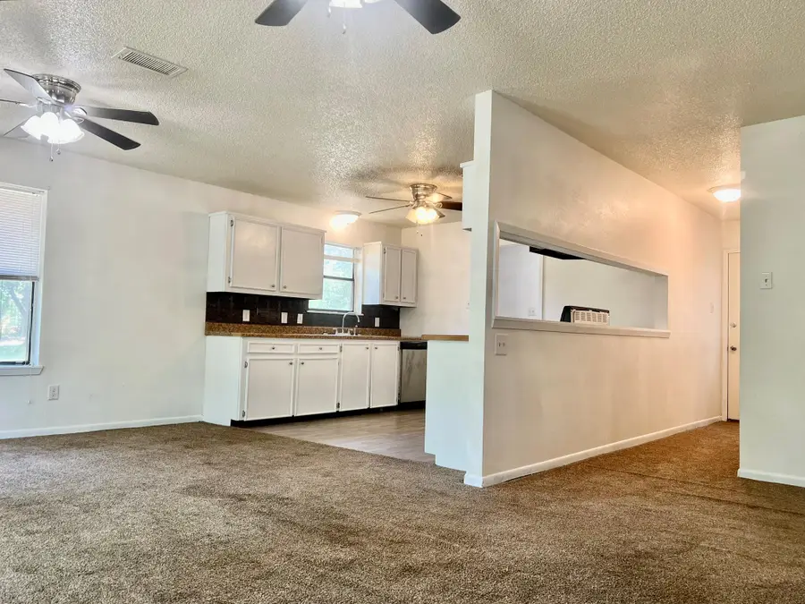 302 Harris St, Smithville, TX 78957 - #3