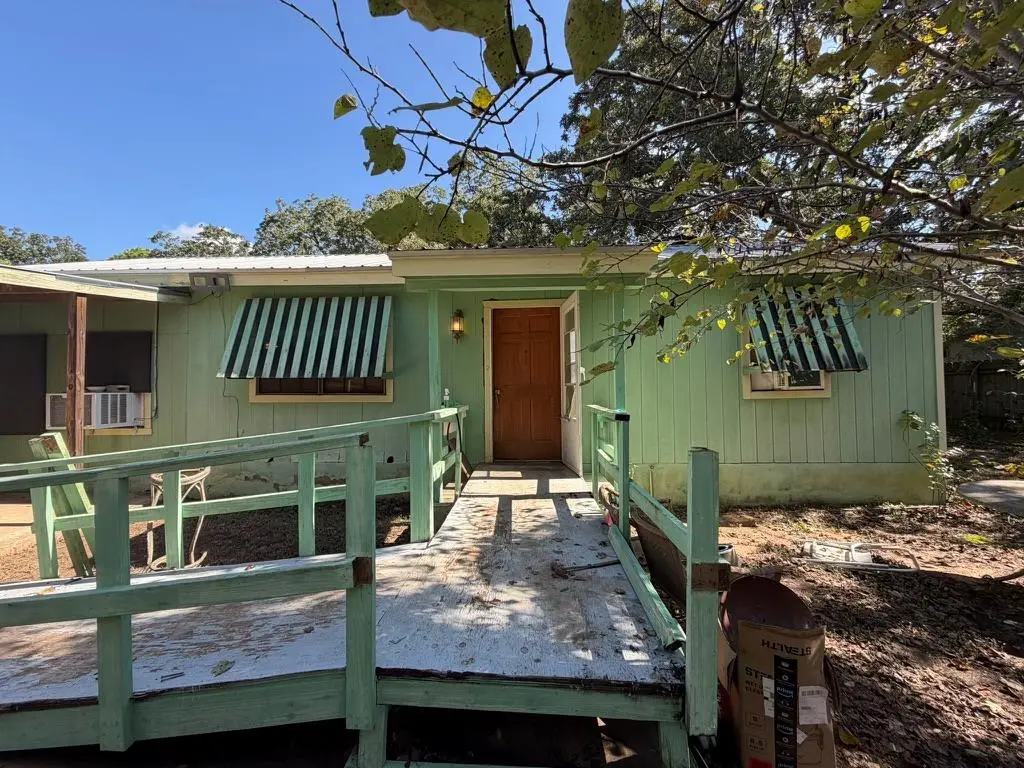 273 Alta Vista Dr, Bastrop, TX 78602 - Image #1