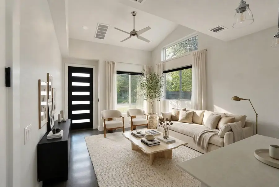 1123 Omega Ave #1, Austin, TX 78721 - #3