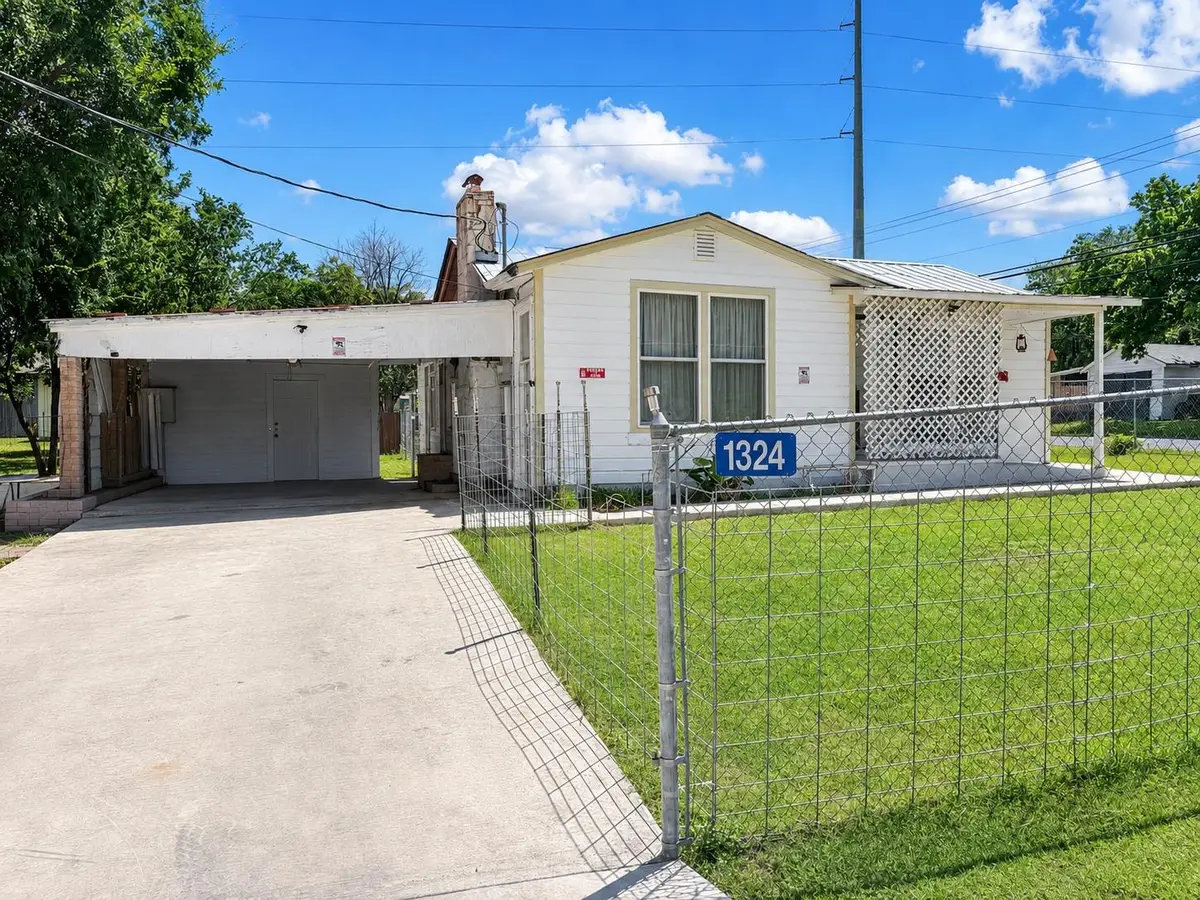 1324 5th St, Kerrville, TX 78028 - #1