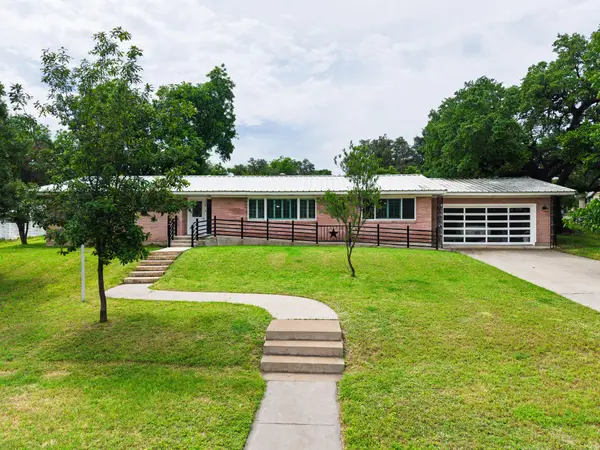 708 W Avenue A Ave, Lampasas, TX 76550