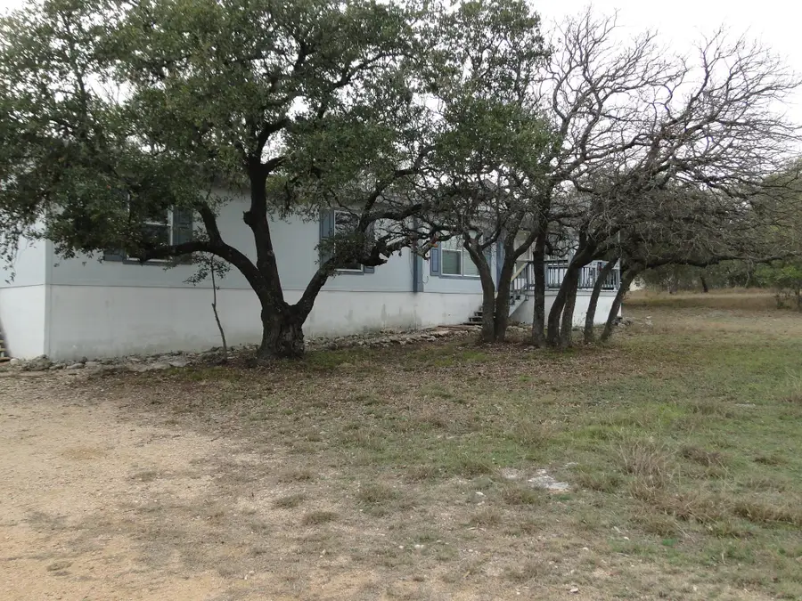 107 W Dawn Dr, Johnson City, TX 78636 - Image #2