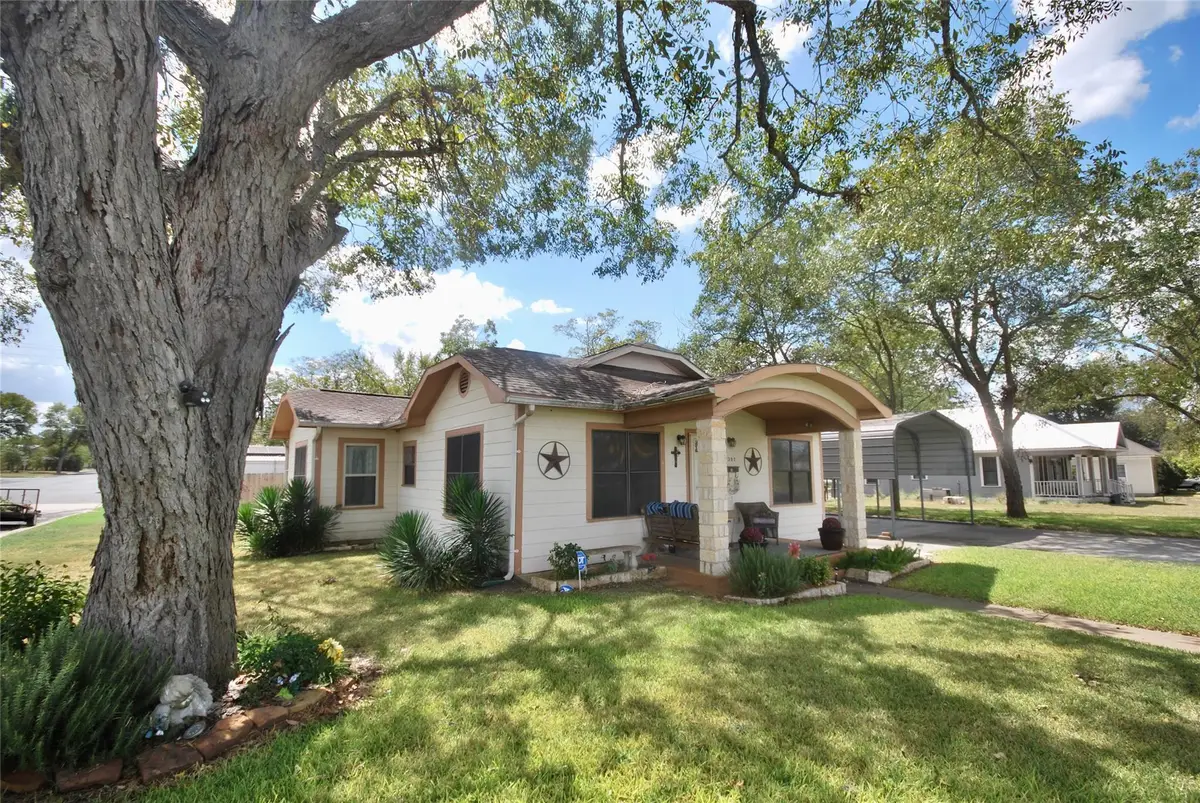 302 S Main St, Schulenburg, TX 78956 - #1