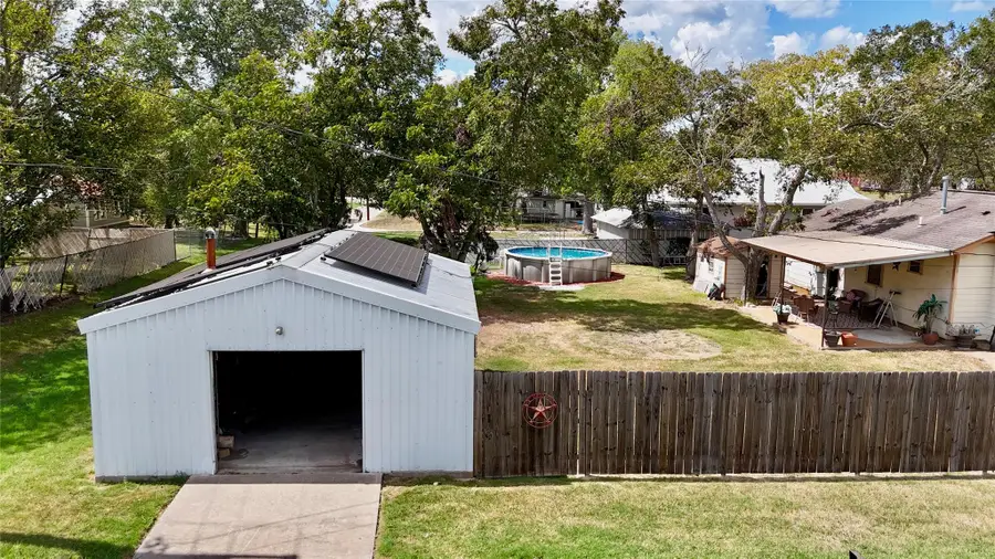 302 S Main St, Schulenburg, TX 78956 - #3