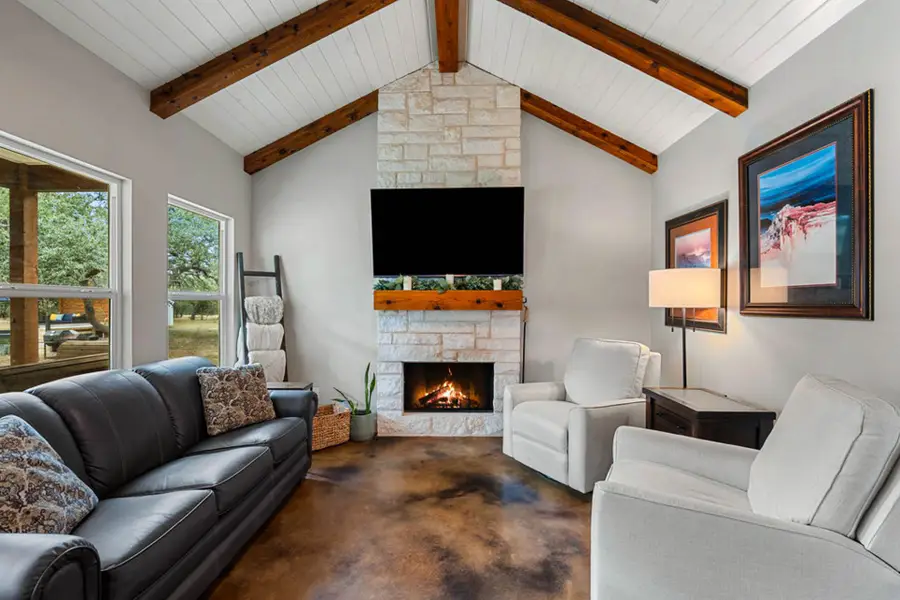 820 Glen Crest Dr, Blanco, TX 78606 - Image #2