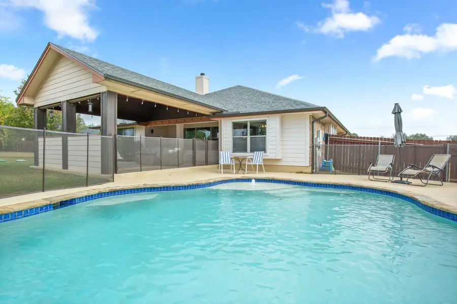 201 N Rawhide Trl, Liberty Hill, TX 78642 - Image #2