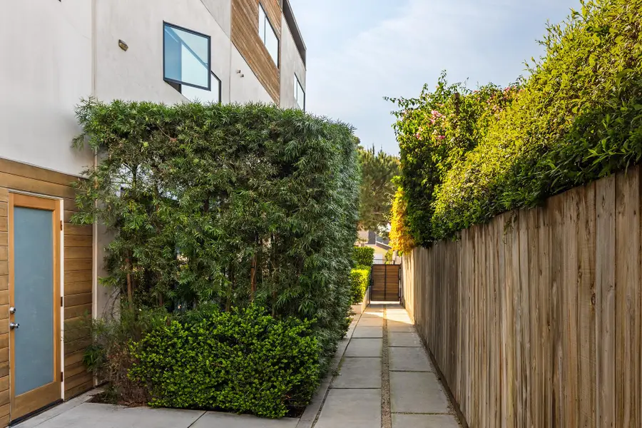 860 1/2 S Wilton Pl, Los Angeles, CA 90005 - #2