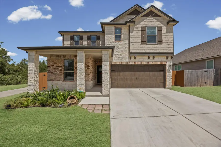 330 Linden St, Bastrop, TX 78602 - #2