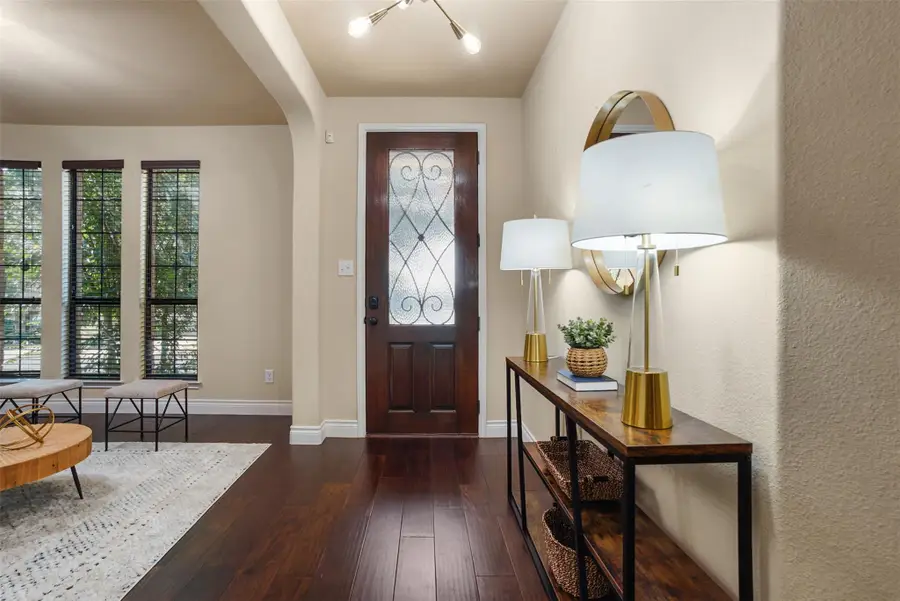 121 E Adelanta Pl, Round Rock, TX 78681 - Image #3