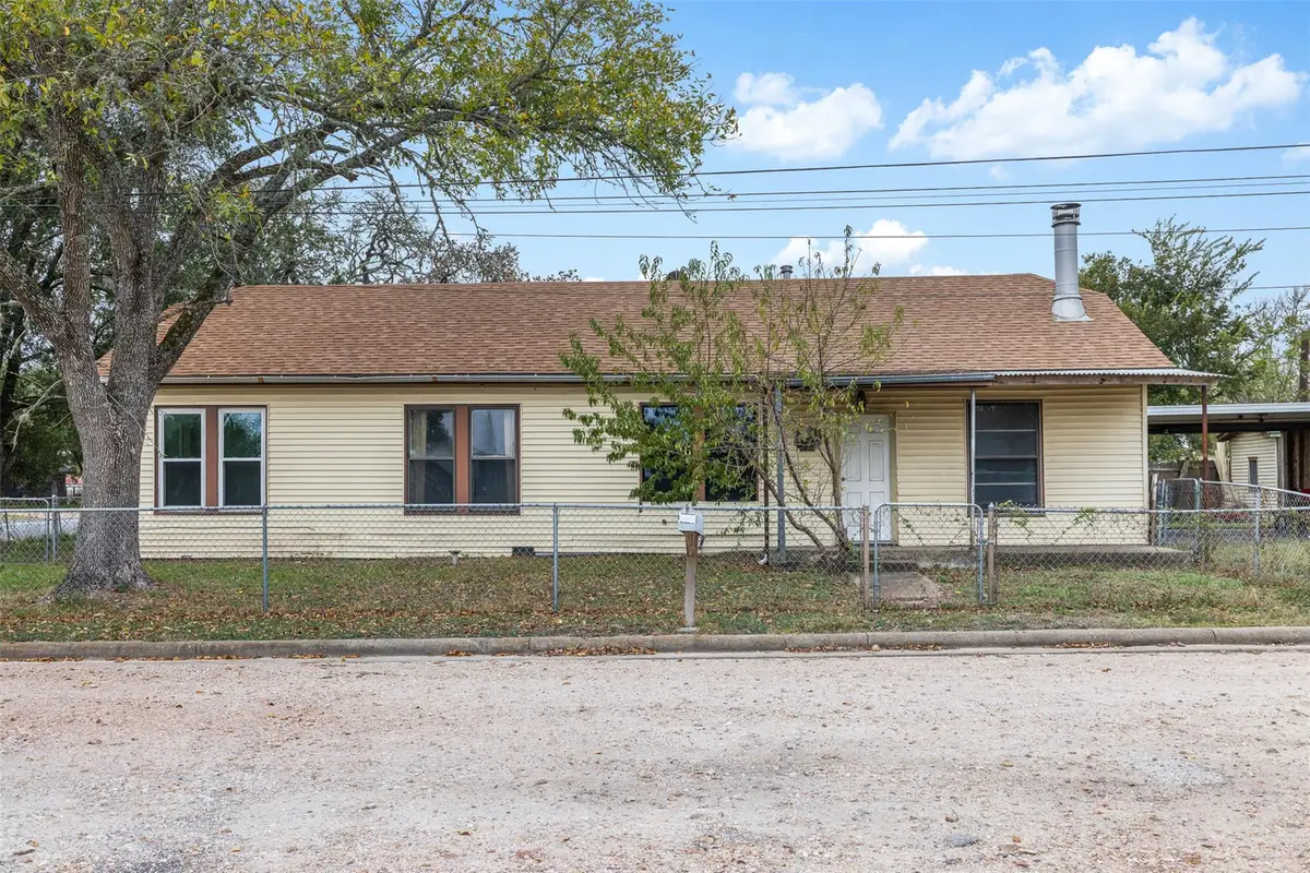148 E Boundary St, Giddings, TX 78942 - Image #1