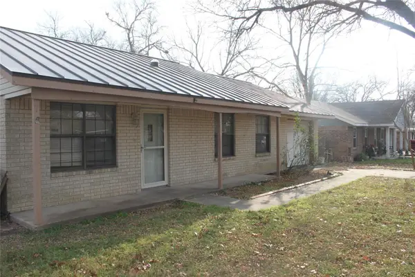 1504 Lakeview Dr, Lockhart, TX 78644