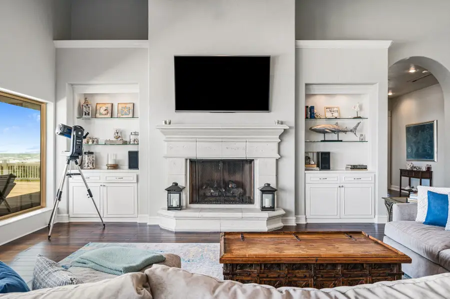 672 Villa Dr, Crystal Beach, TX 77650 - #3