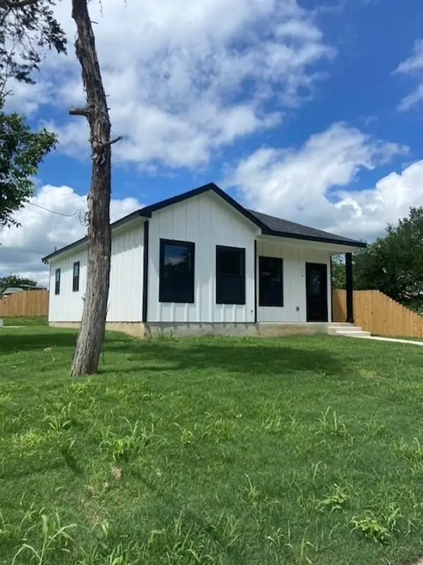 116 Field St, Luling, TX 78648 - #2