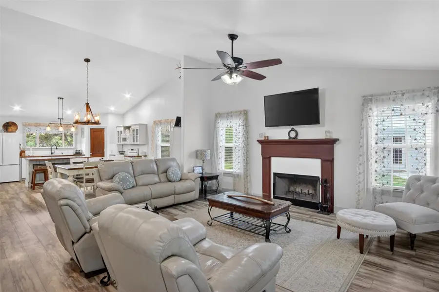 360 Darwin Dr, Burnet, TX 78611 - #3