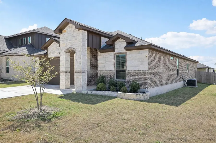 500 Seabiscuit Dr, Jarrell, TX 76537 - #2
