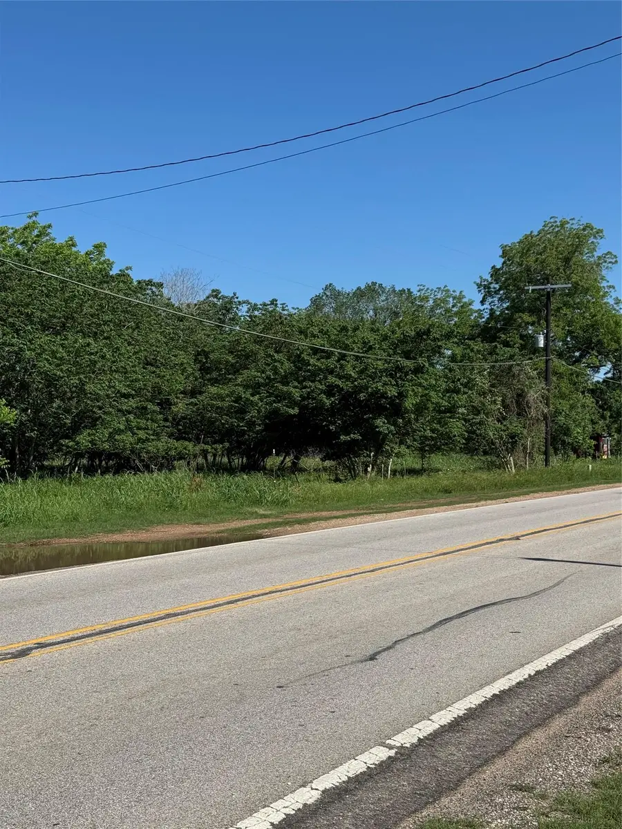 600 Gazley St, Smithville, TX 78957 - #3