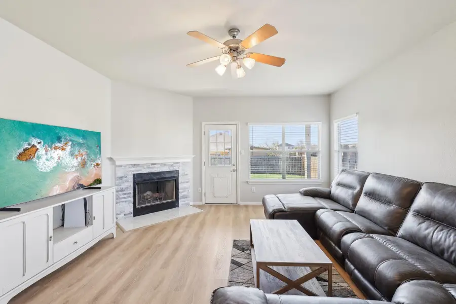 211 Almquist St, Hutto, TX 78634 - Image #3