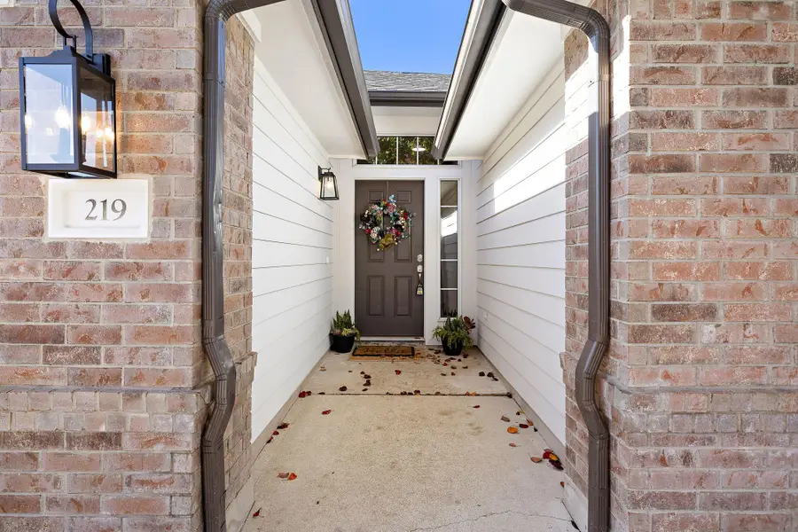 219 Warner Bnd, Hutto, TX 78634 - Image #2