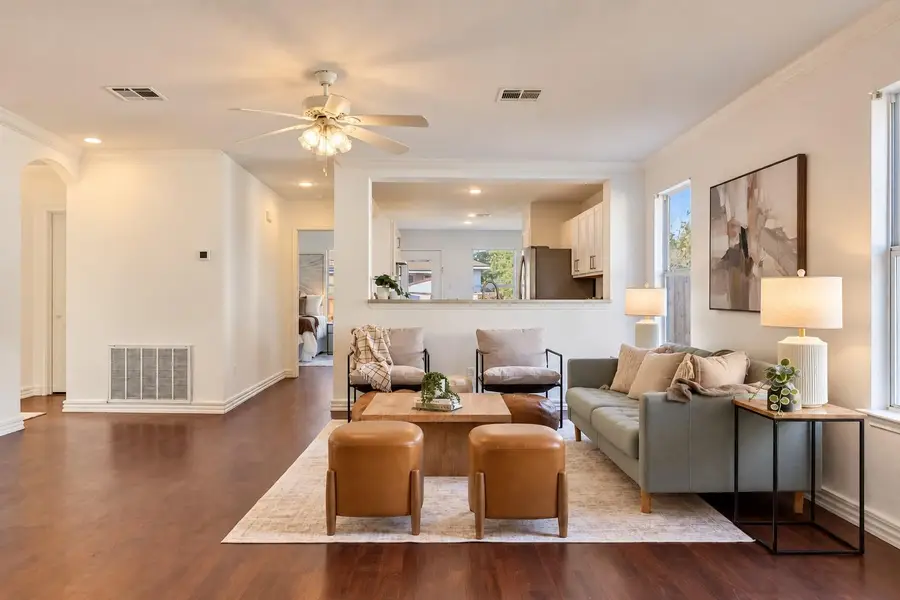 109 Brooke St, Hutto, TX 78634 - #3
