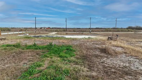 631 County Road 5715, Natalia, TX 78059