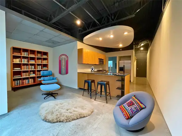 601 E Brushy St #204, Austin, TX 78702