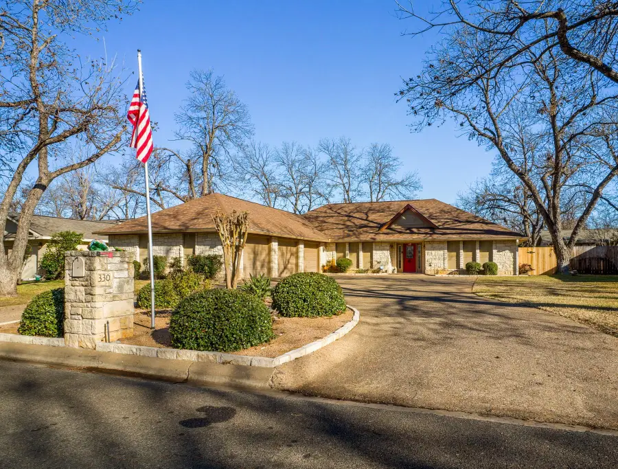 330 Columbine St, Meadowlakes, TX 78654 - #3