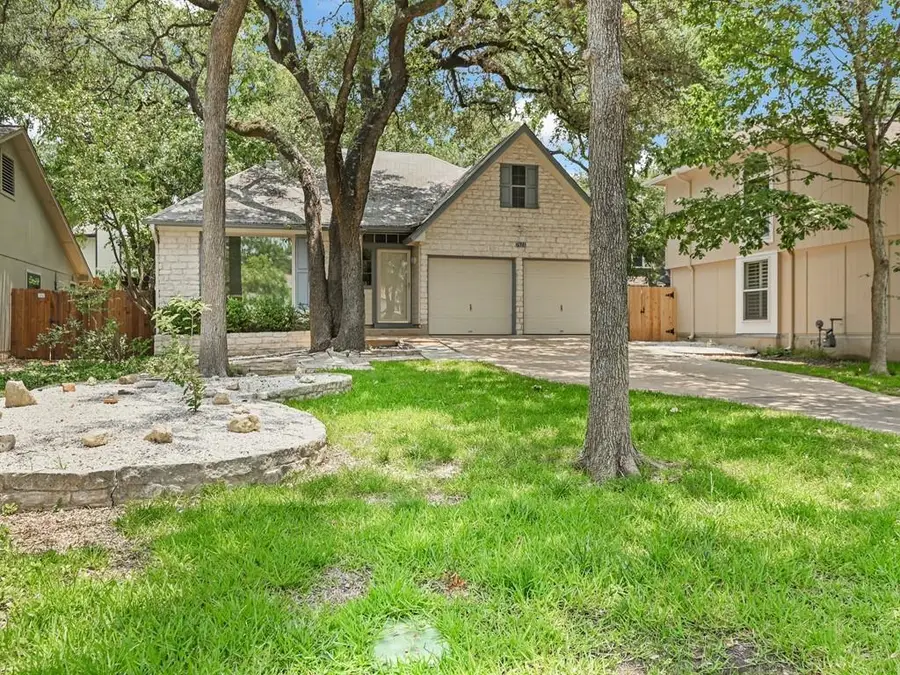 7423 Dallas Dr, Austin, TX 78729 - Image #2
