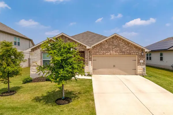 200 Waterway Ave, Hutto, TX 78634