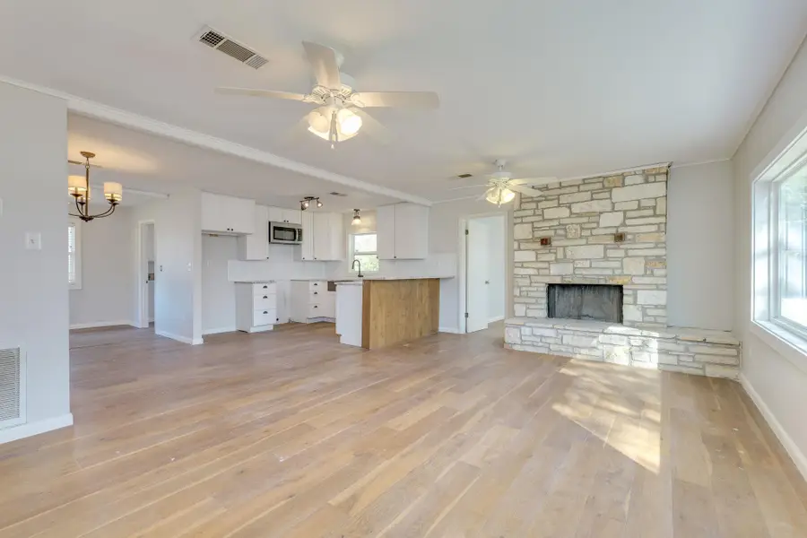 318 S Avenue C, Elgin, TX 78621 - #3
