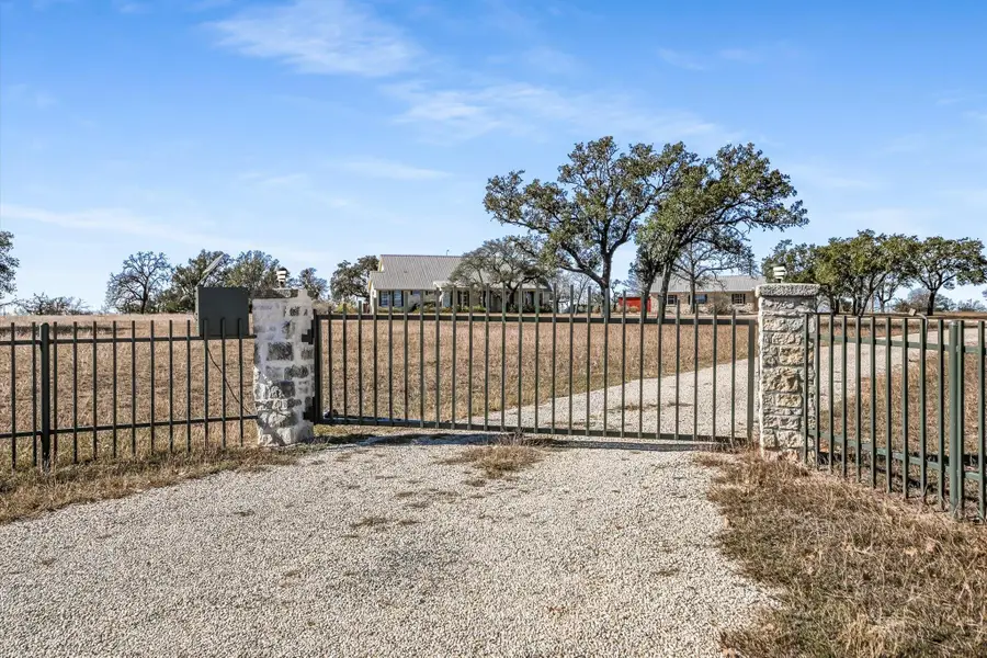 842 Boos Ln, Fredericksburg, TX 78624 - Image #3