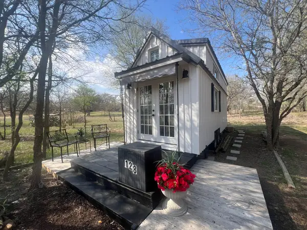 128 Arrowhead Ct, Bastrop, TX 78602