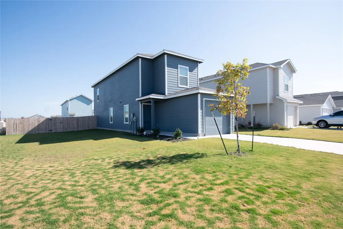 539 Commander Abbott Dr, Jarrell, TX 76537 - Image #1