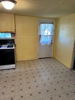 109 Tennessee St, Taylor, TX 76574 - #2