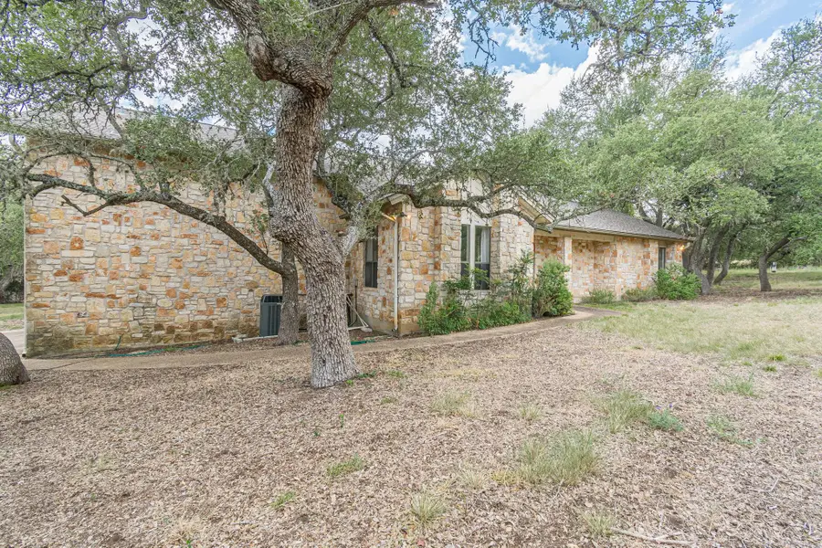 1047 Windmill Rd, Dripping Springs, TX 78620 - #2