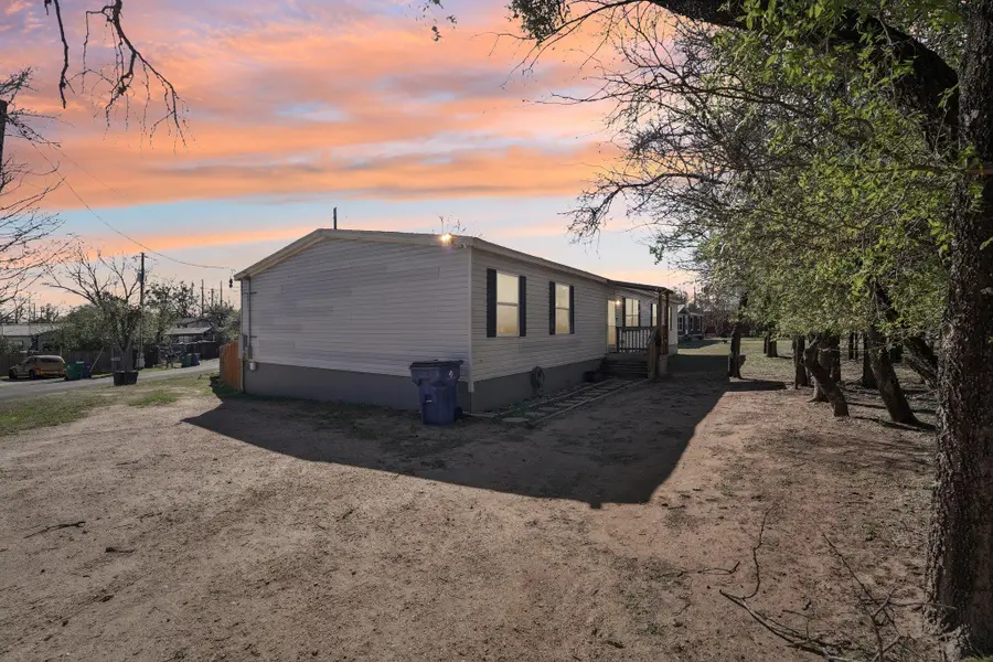 837 Southwood Dr, Horseshoe Bay, TX 78657 - #2